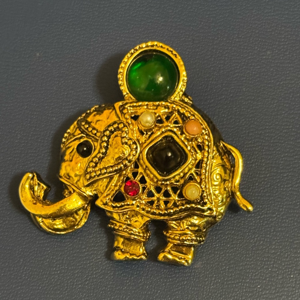 VTG goldtone elephant brooch/pendant multicolor rhinestones & faux pearl accent